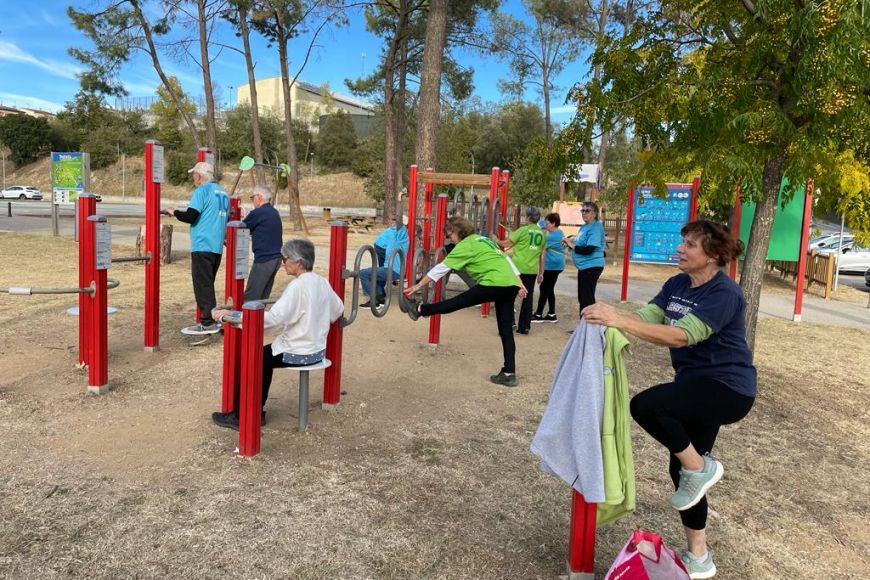 Sessió d'exercicis al Parc Urbà de Salut