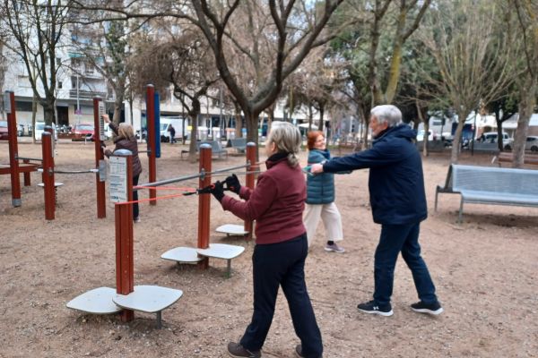 Sessió d'exercicis al Parc Urbà de Salut (Vista Alegre)