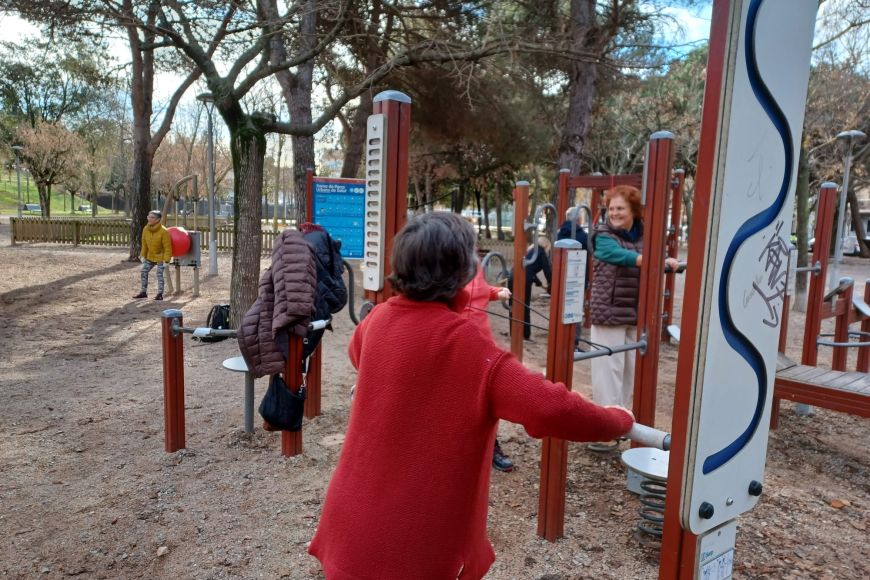 Sessió d'exercicis al Parc Urbà de Salut (Vista Alegre)
